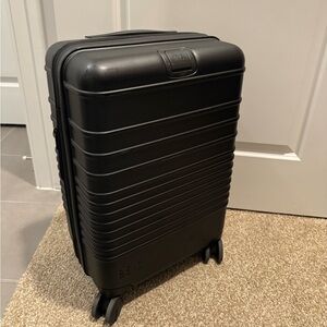 BEIS Matte Black Rolling Suitcase - Unisex